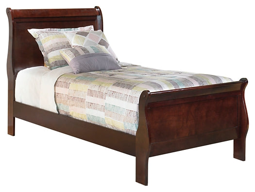 Alisdair Sleigh Bed With Mirrored Dresser And Chest