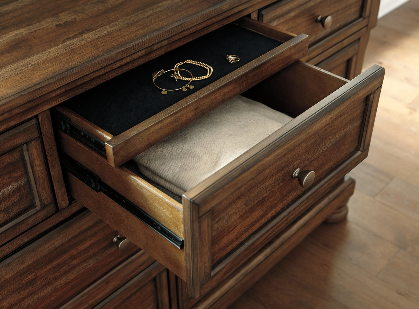 Flynnter Panel Bed With Mirrored Dresser