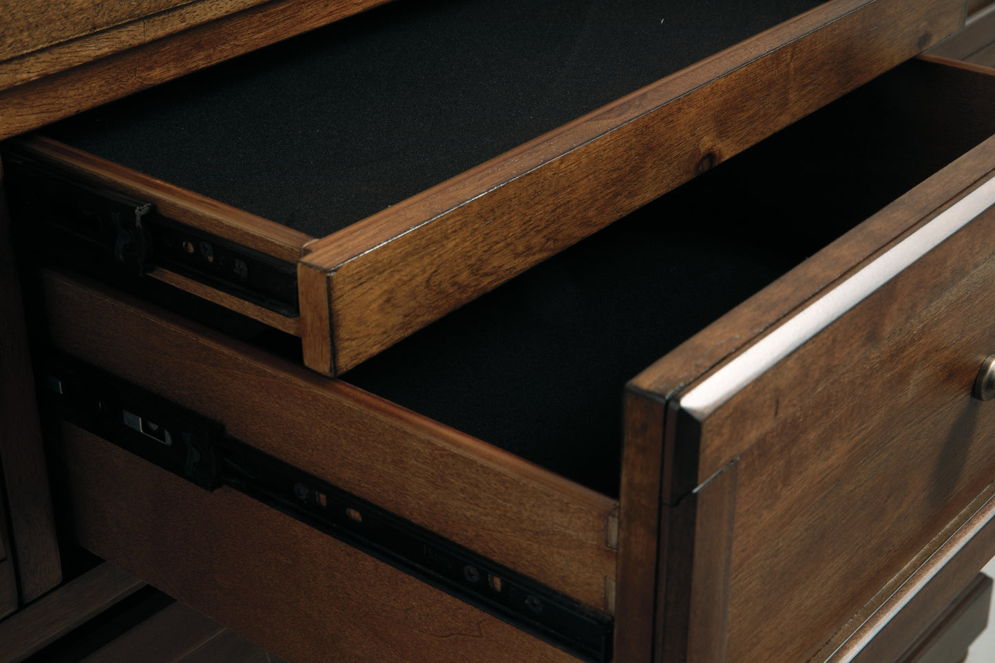 Flynnter Panel Bed With Mirrored Dresser