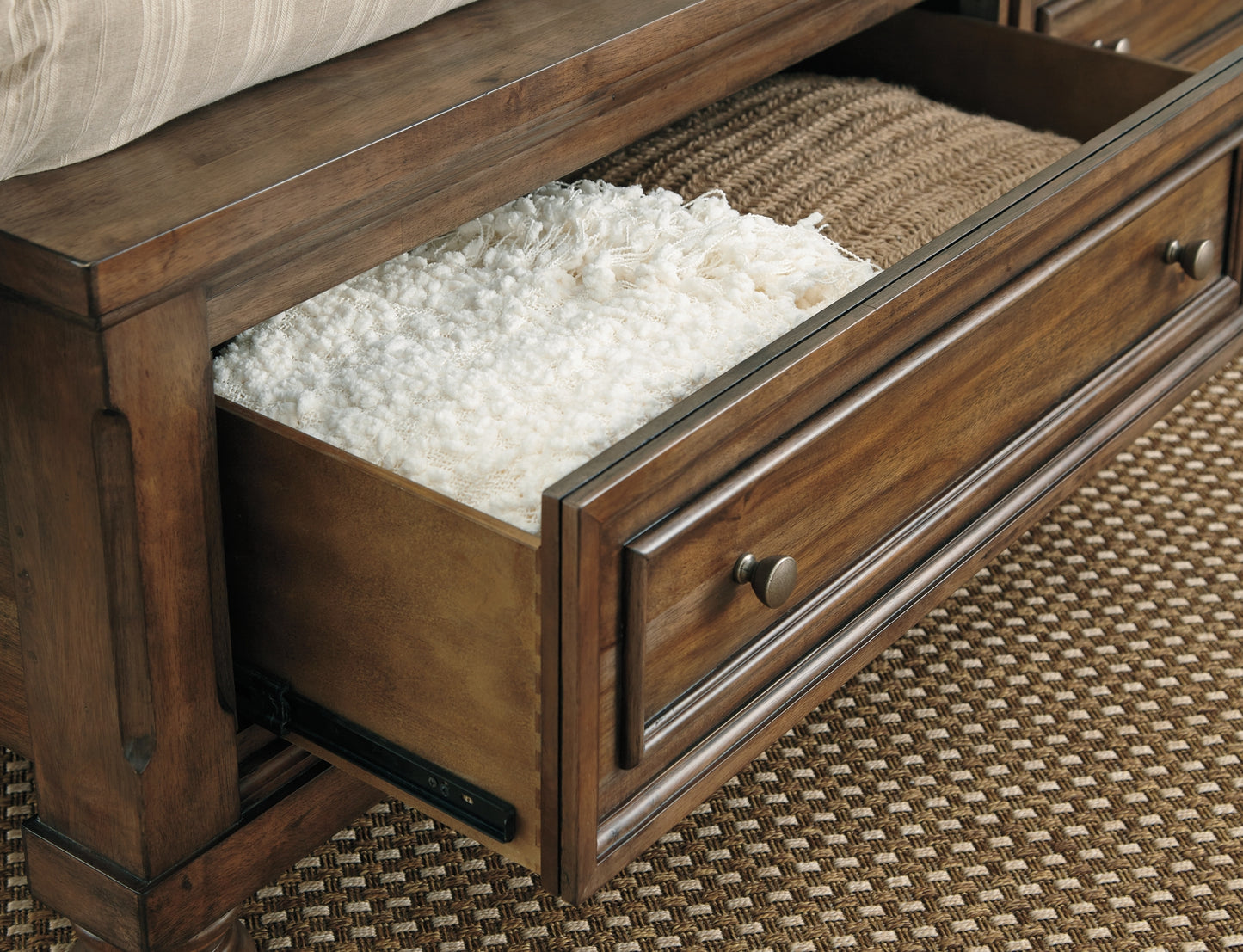 Flynnter Panel Bed With Mirrored Dresser