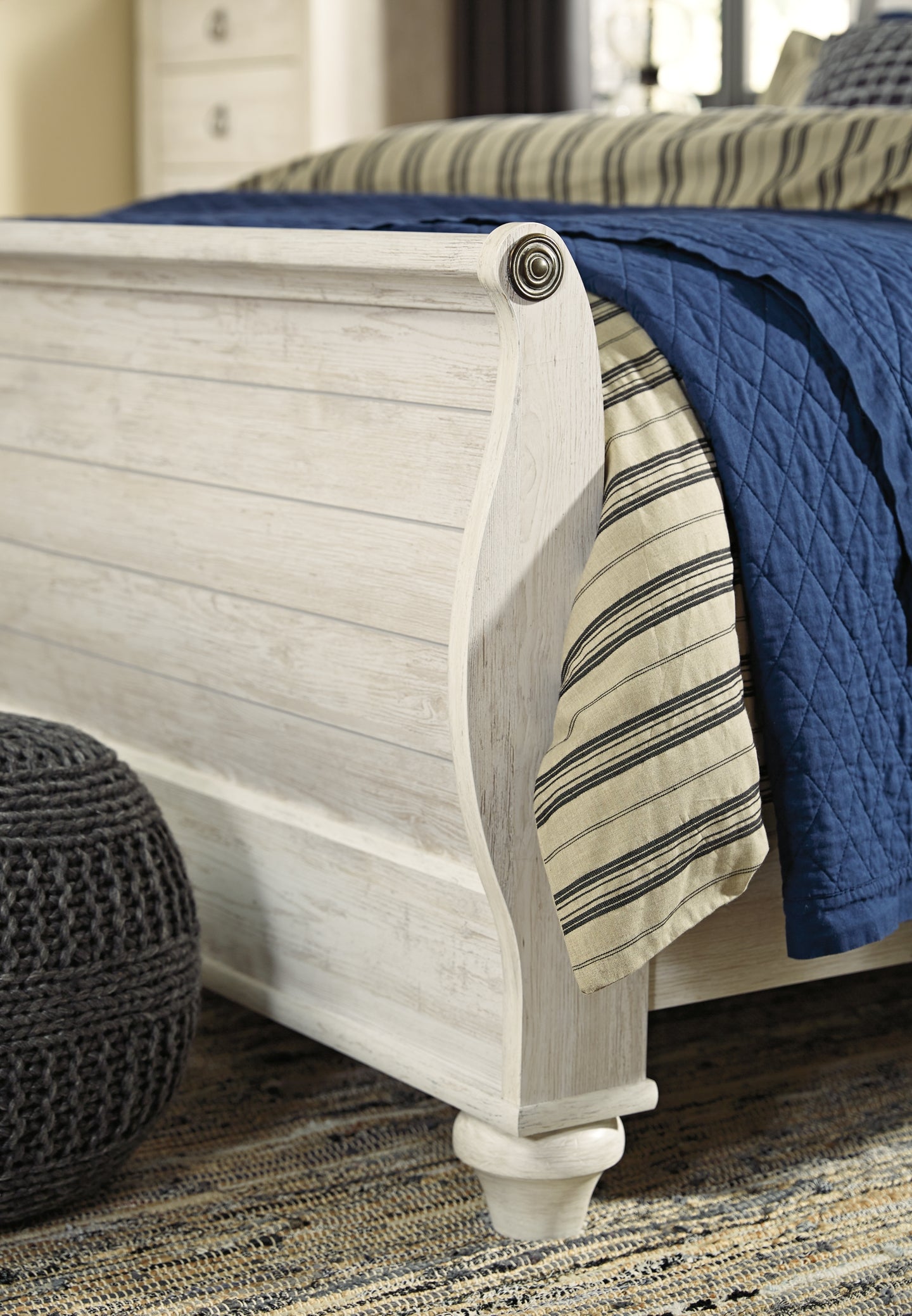 Willowton Queen Sleigh Bed